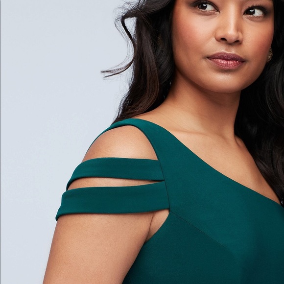 Emerald Green Crepe Gown - Picture 4 of 9